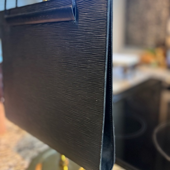 Louis Vuitton Authentic Epi Saint Tropez Black Bag - Picture 8 of 12
